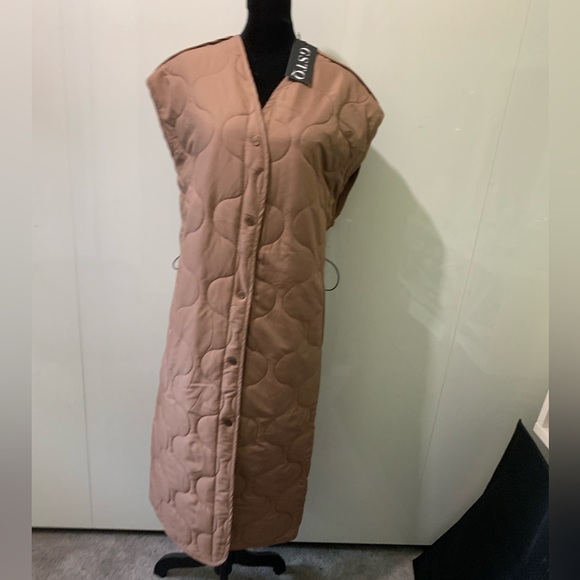 Quilted warm vest. Gift someone u love, stylish Soft light warm when u  need it - Picture 6 of 16